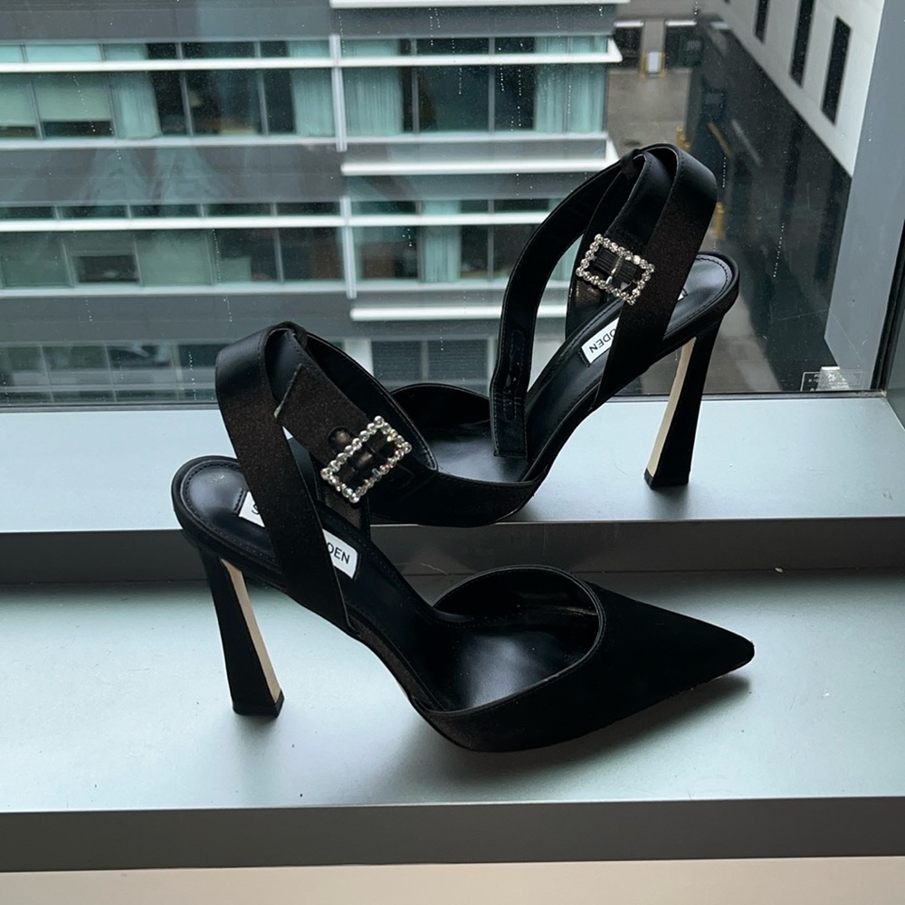 Steve Madden Sarantos Pump
